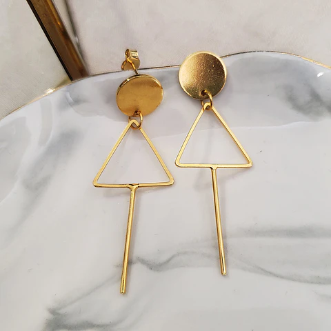 Arete Triangular • Baño de Oro • 19x56 mm