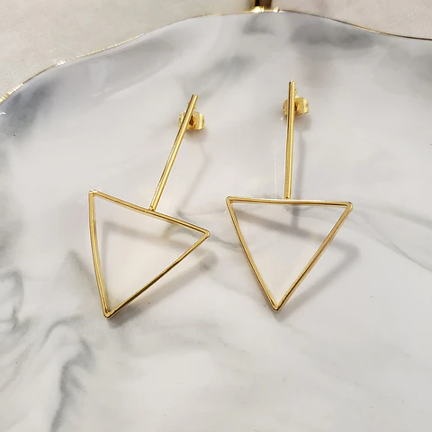 Arete Triangulo Inverso • Baño de Oro • 26x51 mm
