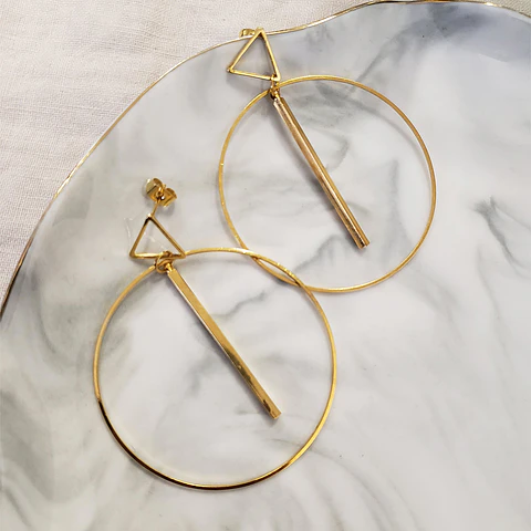 Aretes Aro con Péndulo • Baño de Oro • 45x59 mm