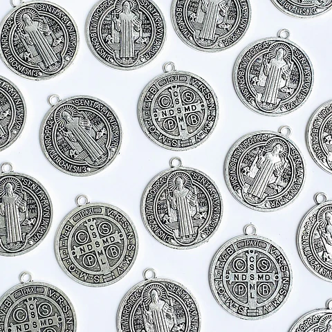 Medalla San Benito • Zamak • 30x35 mm