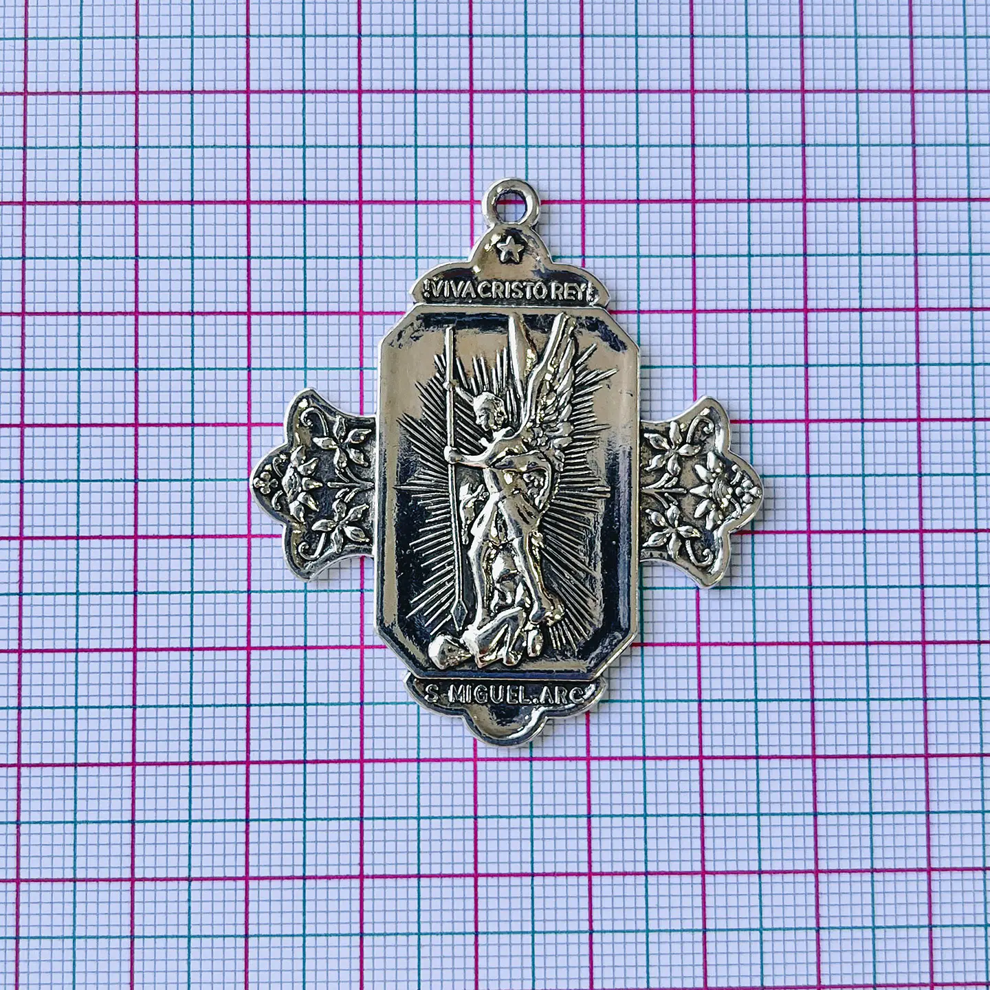 Dije San Miguel Arcángel y Última Cena • Zamak • 52x47 mm 2