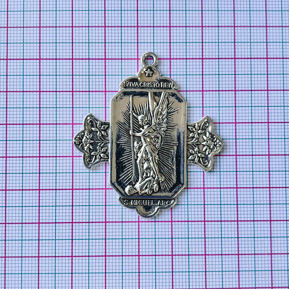 Dije San Miguel Arcángel y Última Cena • Zamak • 52x47 mm 2