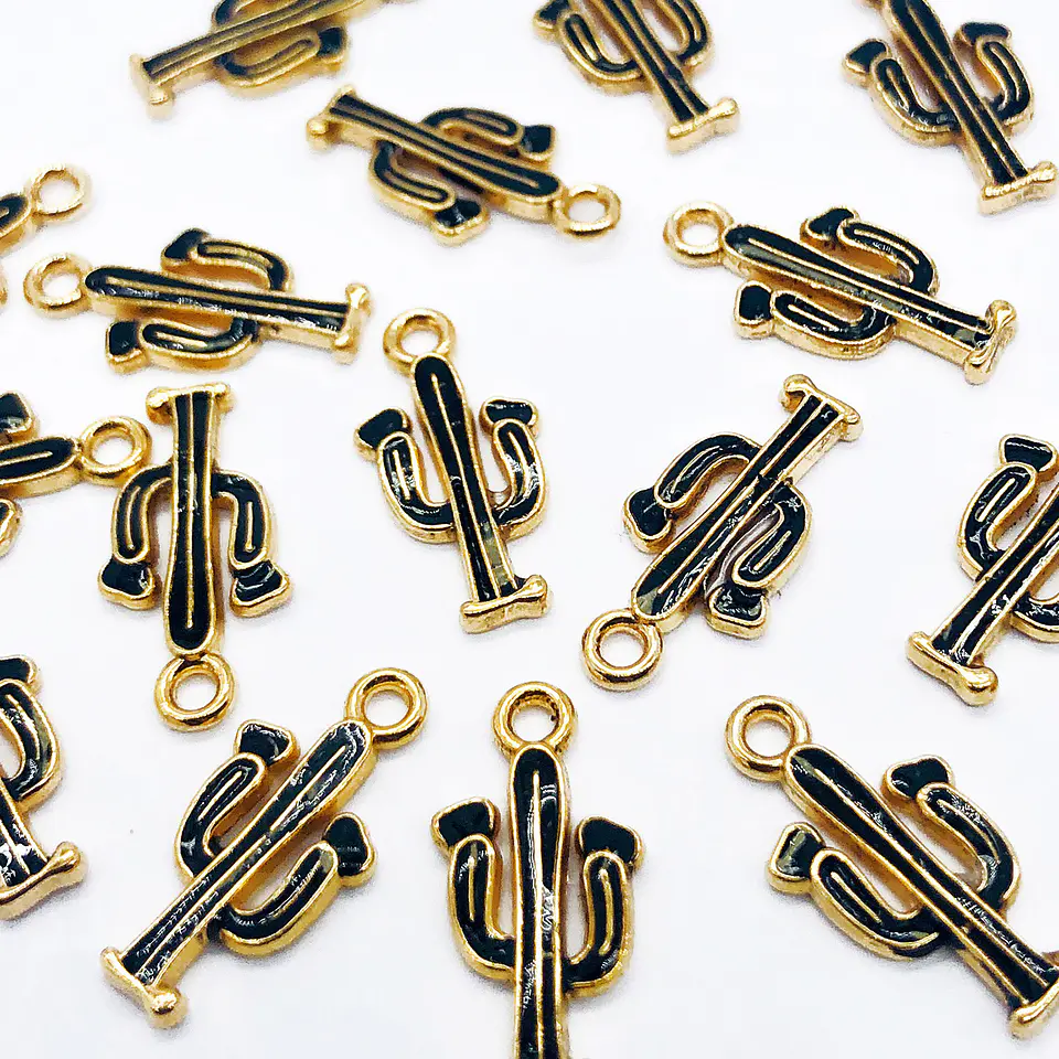 Dije Cactus • Baño de Oro • Resina • 10x20 mm 3