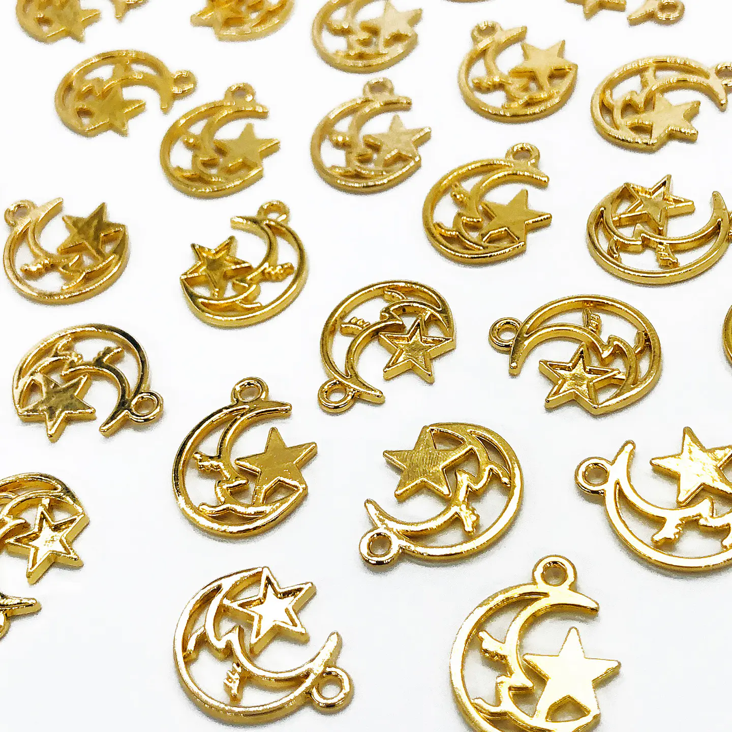Dije Media Luna con Estrella • Baño de Oro • 15x20 mm 1
