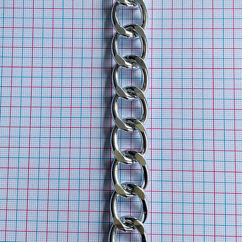 Cadena Bilbania Plateada • Aluminio • 15x25 mm
