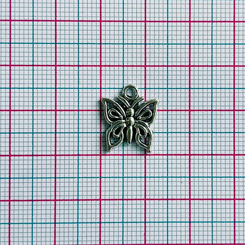 Dije Mariposa Calada • Zamak • 15x13 mm