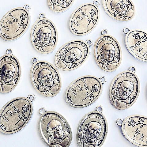 Medalla Padre San Pio • Zamak • 15x25 mm