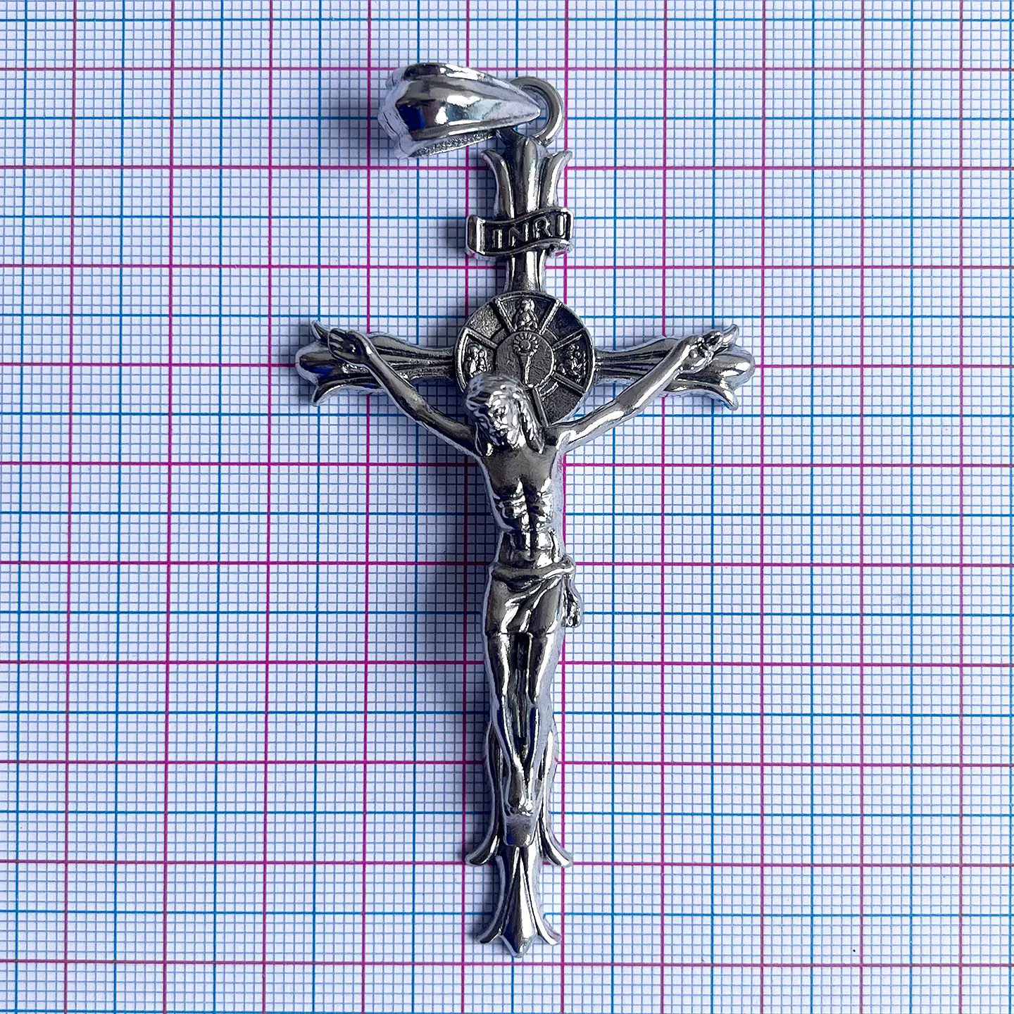Dije de Crucifijo con Cristo • Zamak • 45x85 mm 2