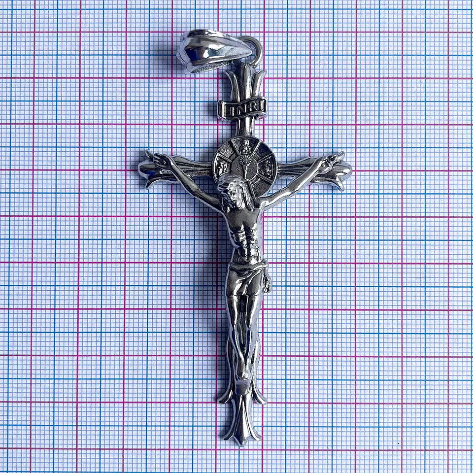 Dije de Crucifijo con Cristo • Zamak • 45x85 mm 2