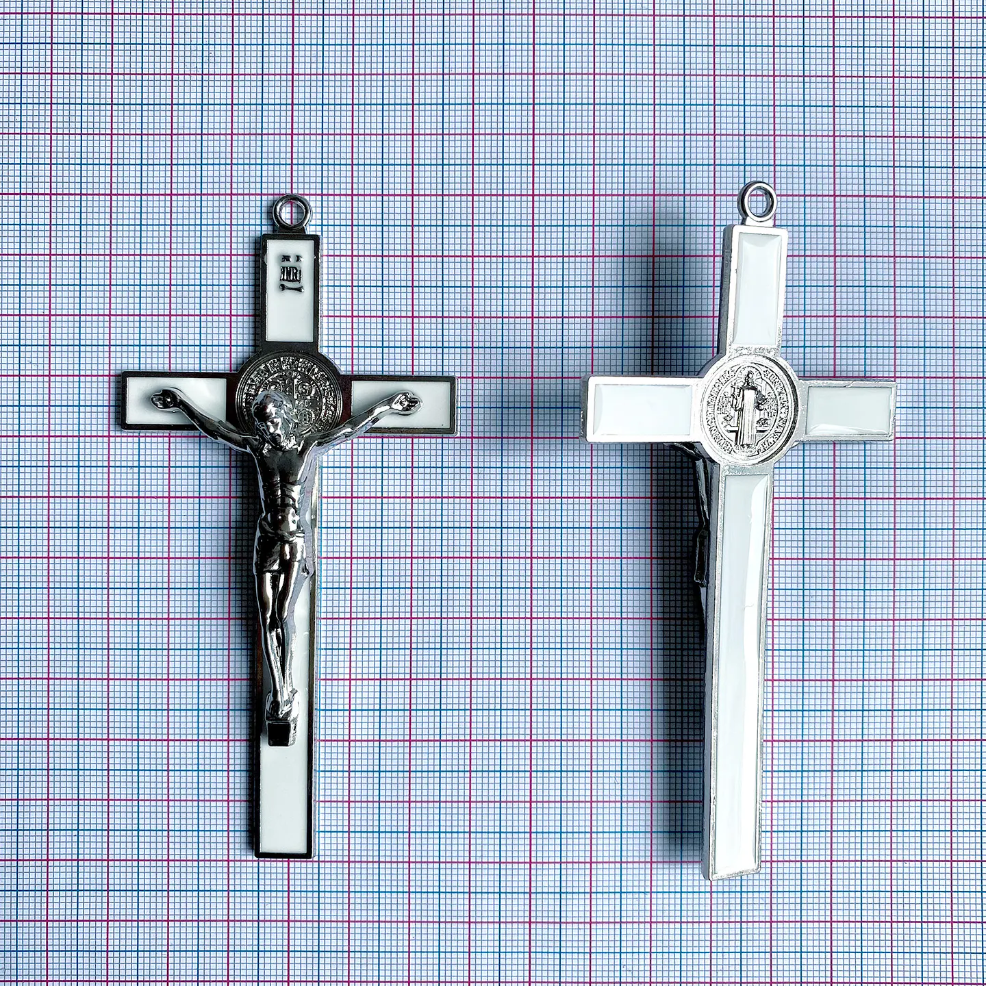 Dije de Crucifijo Cruz de San Benito • Zamak • 58x110 mm 2