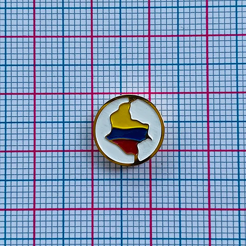 Pasante Mapa de Colombia Dorado • Acero • 12x12 mm