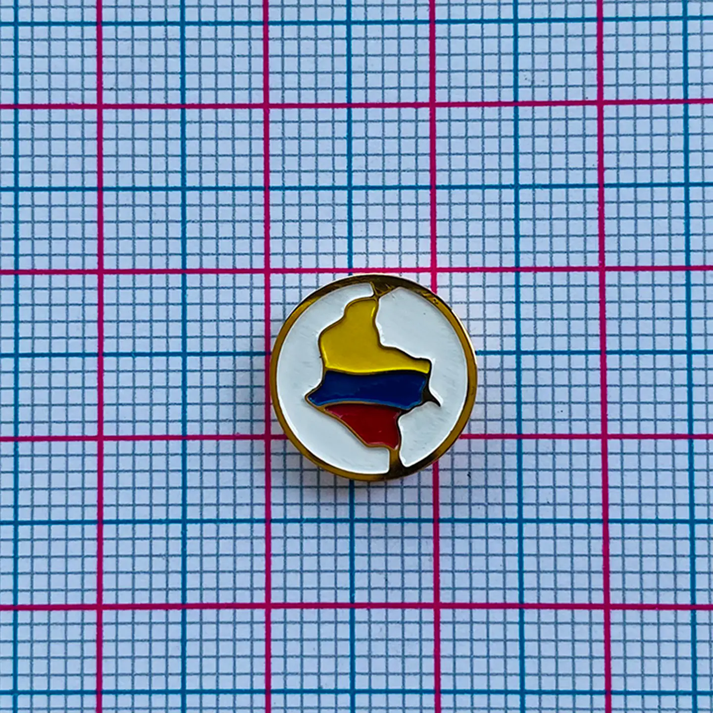 Pasante Mapa de Colombia Dorado • Acero • 12x12 mm 2