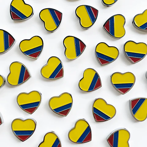 Pasante Corazón Bandera de Colombia • Acero • 12x12 mm