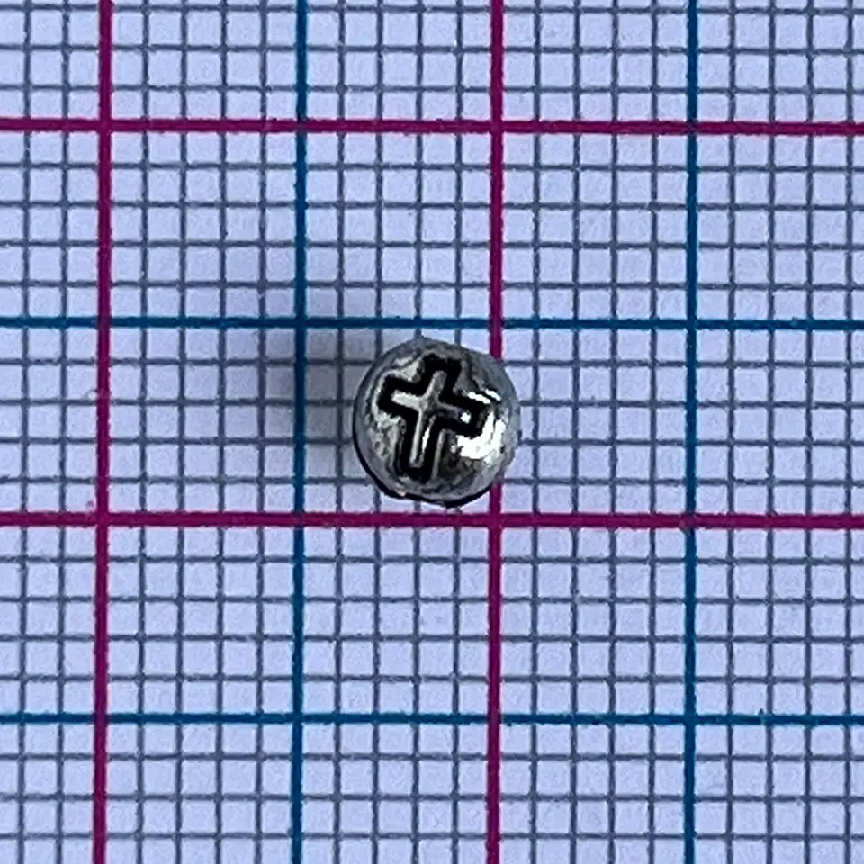 Cuenta Esférica con Cruz Grabada • Zamak • 4x4 mm 2