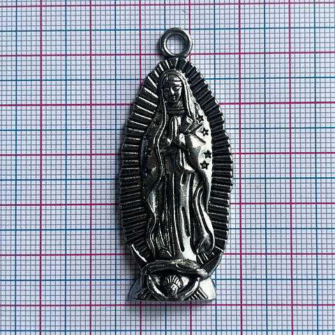 Medalla Silueta Virgen de Guadalupe • Zamak • 28x55 mm