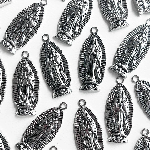 Medalla Silueta Virgen de Guadalupe • Zamak • 28x55 mm