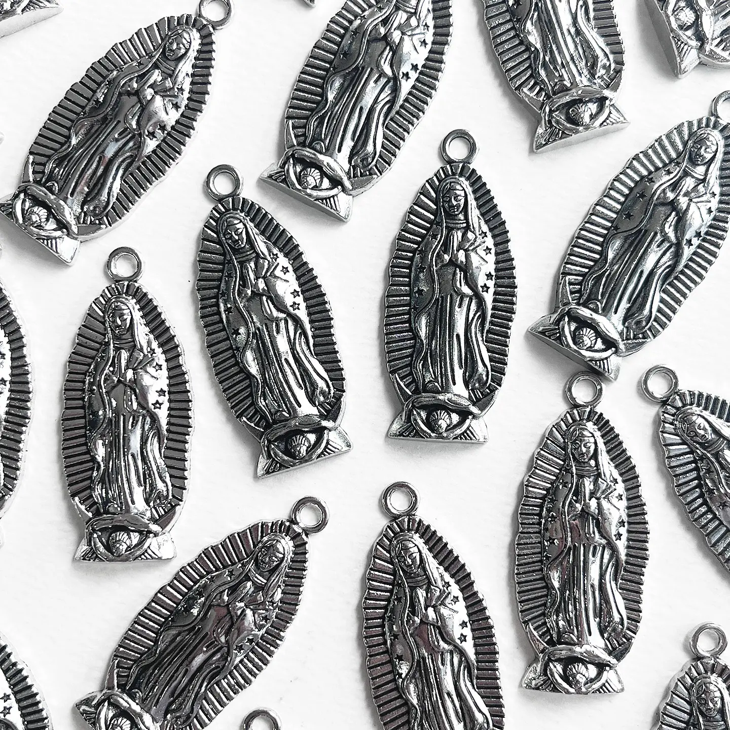 Medalla Silueta Virgen de Guadalupe • Zamak • 28x55 mm 1