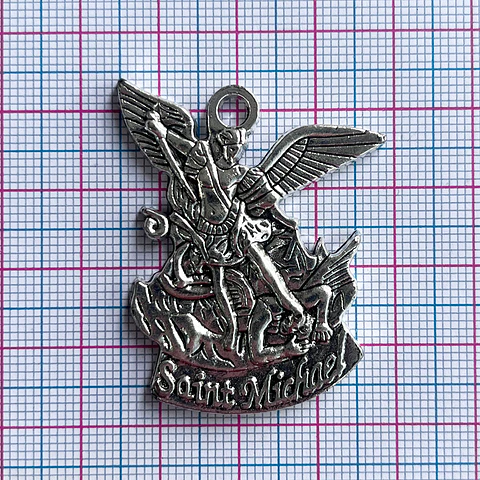 Medalla San Miguel Arcángel • Zamak • 35x45 mm