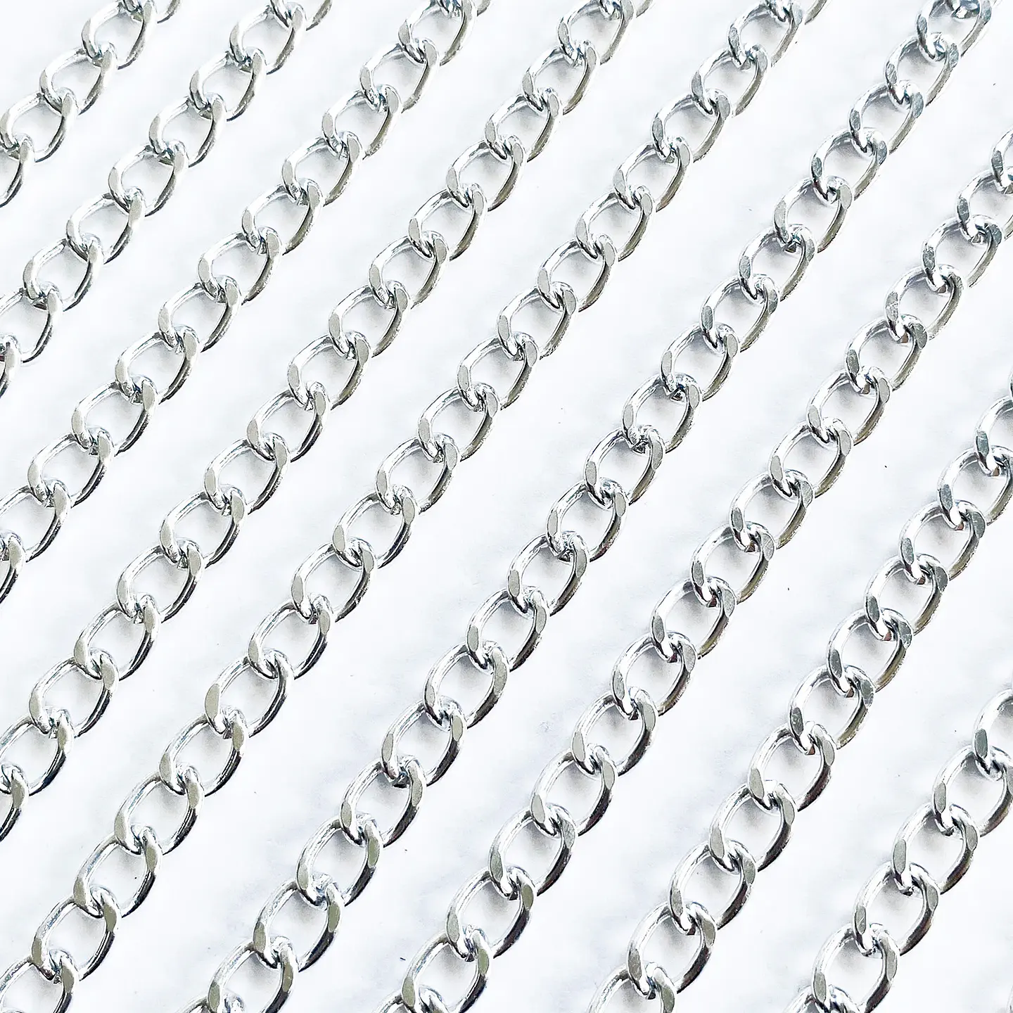 Cadena Eslabón Barbado Curb • Aluminio • 6x9 mm 3
