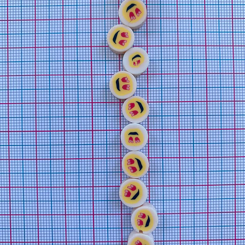 Pasante Disco Emoji Enamorado • Fimo • 10x10 mm