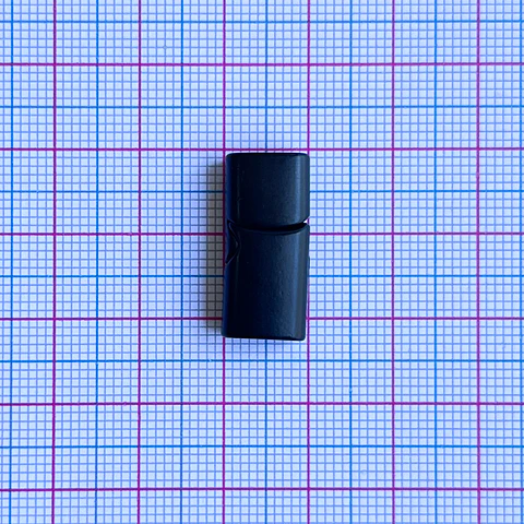 Broche Imán Cilíndrico Rectangular Negro • Zamak • 10x22 mm