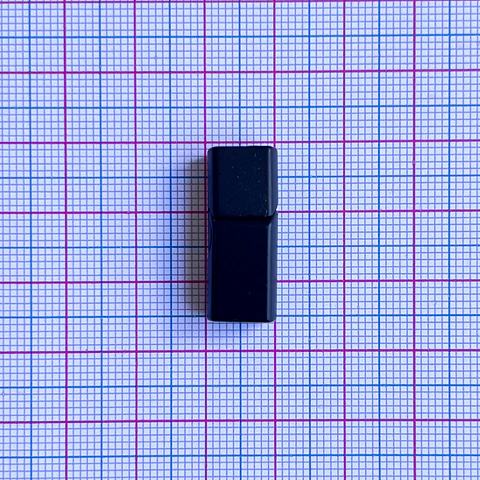 Broche Imán Rectangular Negro • Zamak • 10x25 mm