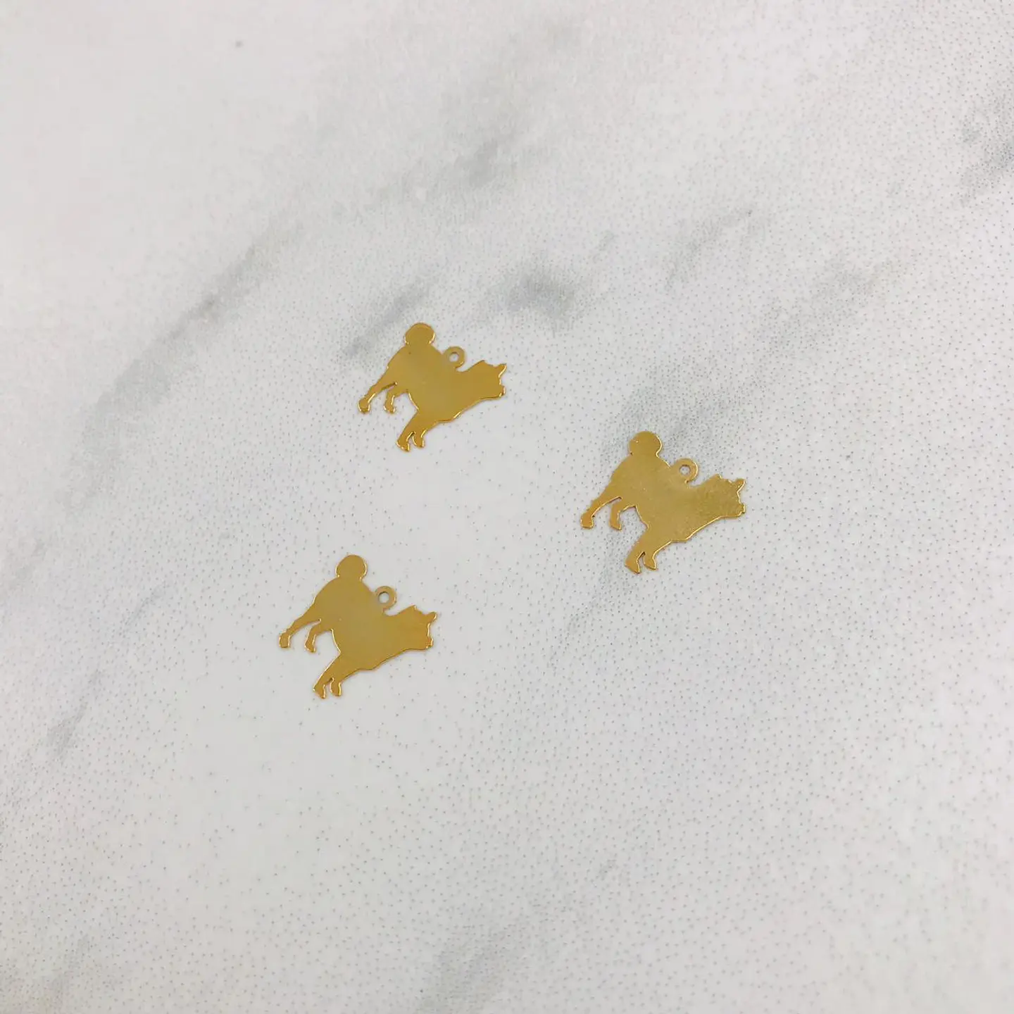 CABALLO LISO MINI DIJE BAÑO DE ORO C2736  1