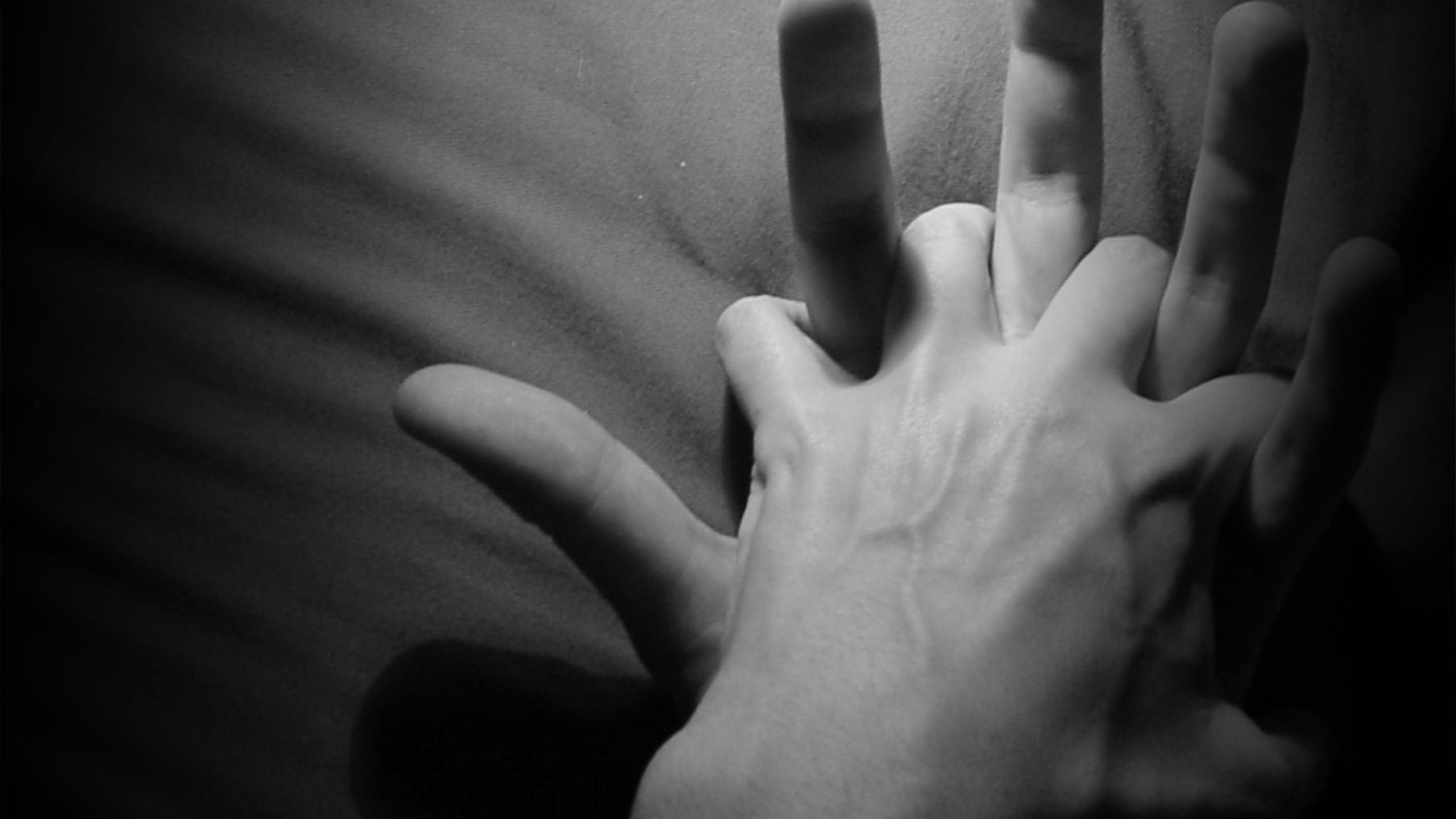 Parejas, deseo y rutina: lo que dice la psicología del apego