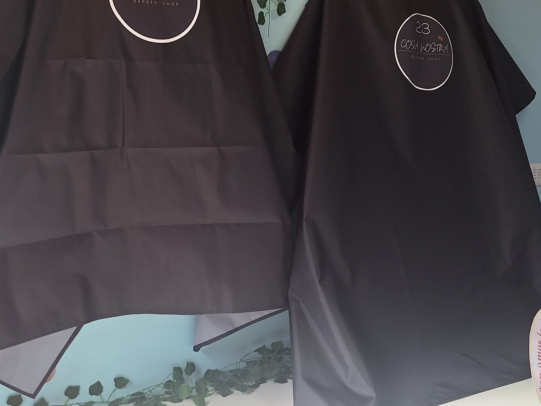 Capas de peluquería antifluidos 17