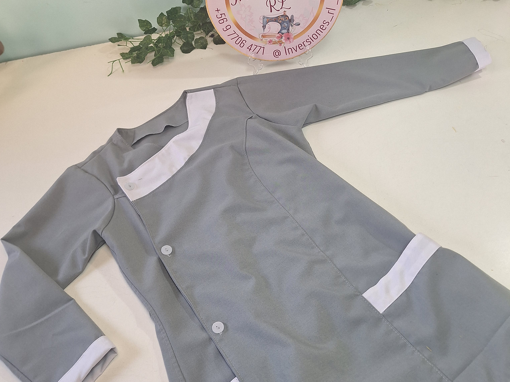Delantal de educadora manga larga 2