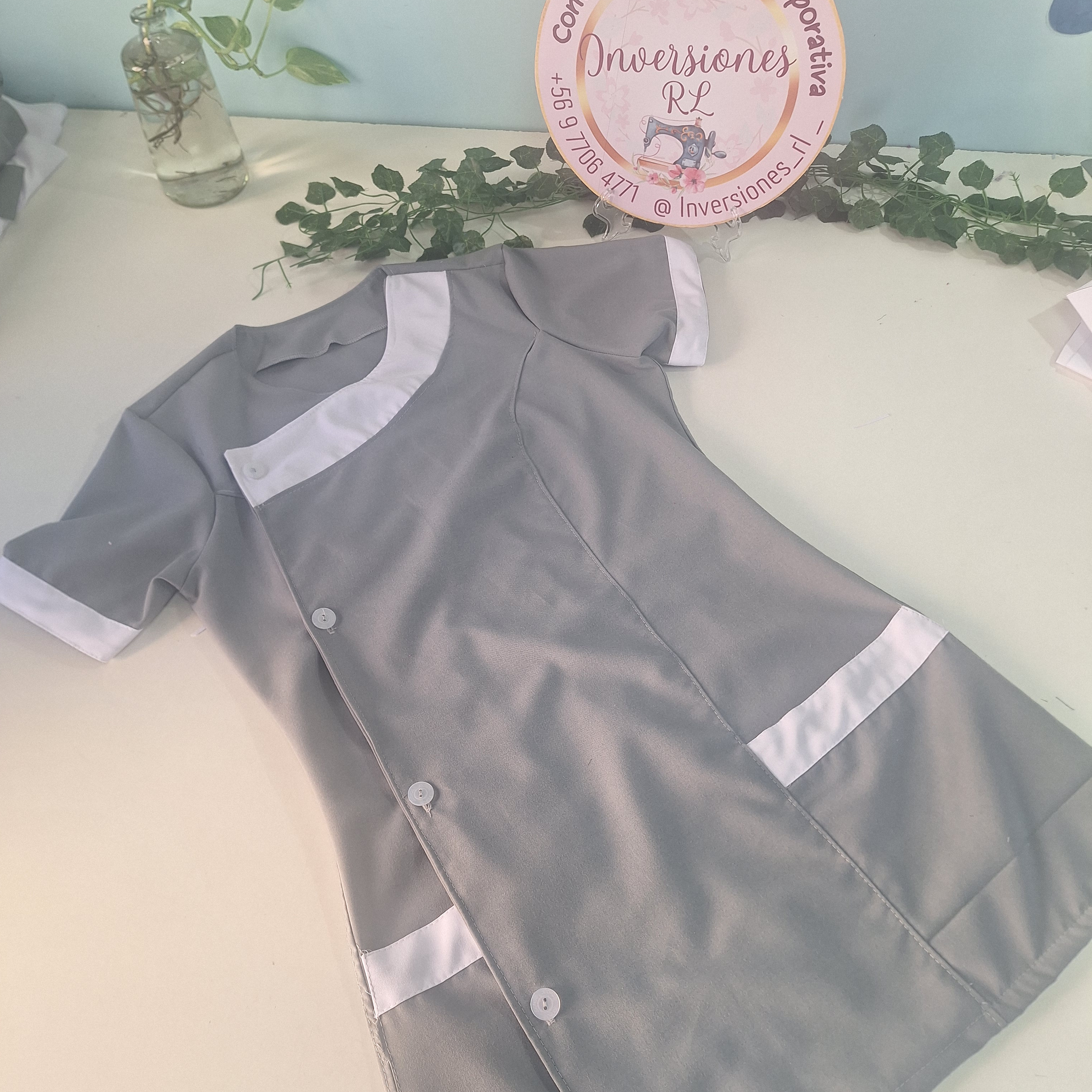 Delantal de educadora manga corta 3