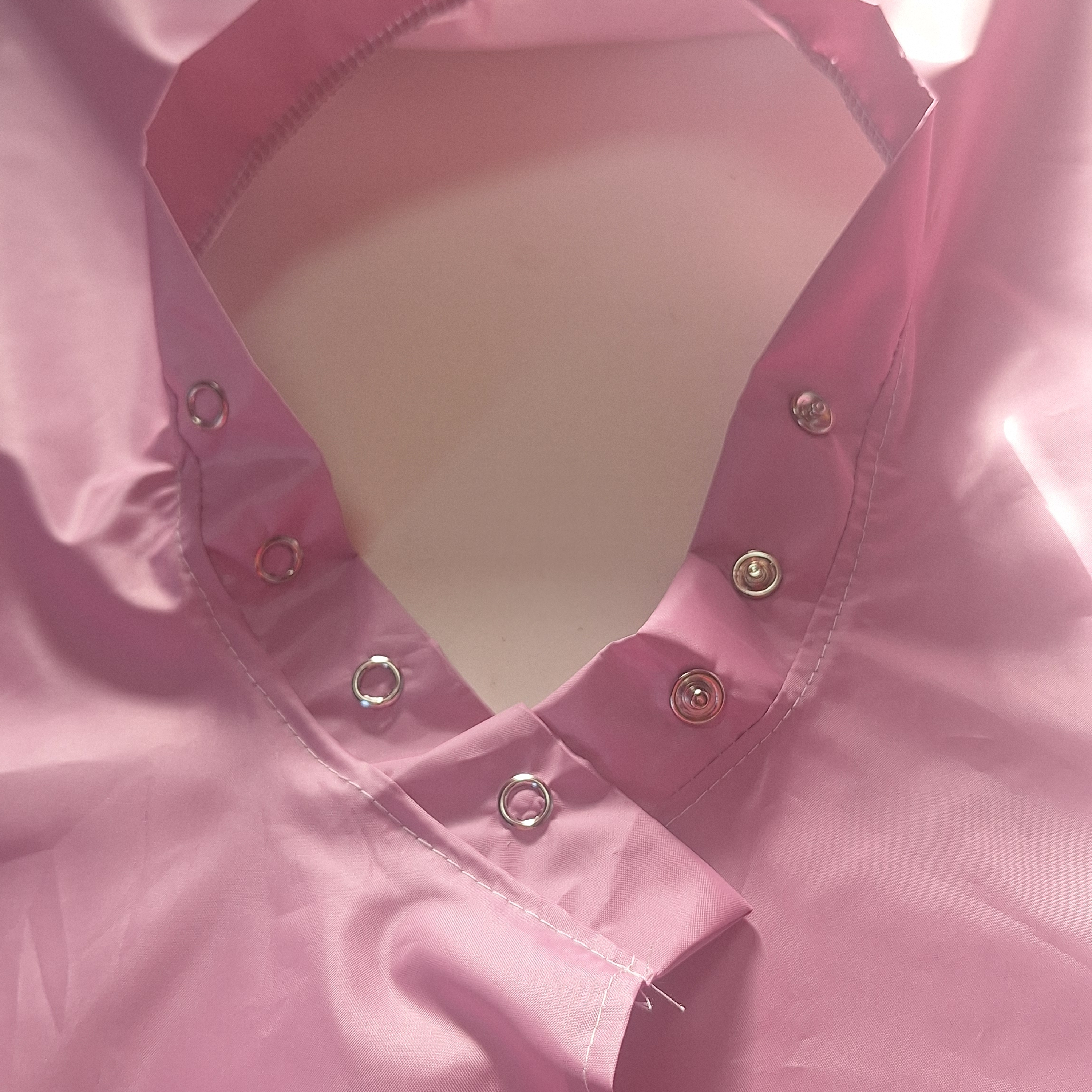 Capas de peluquería antifluidos-Rosadas 4