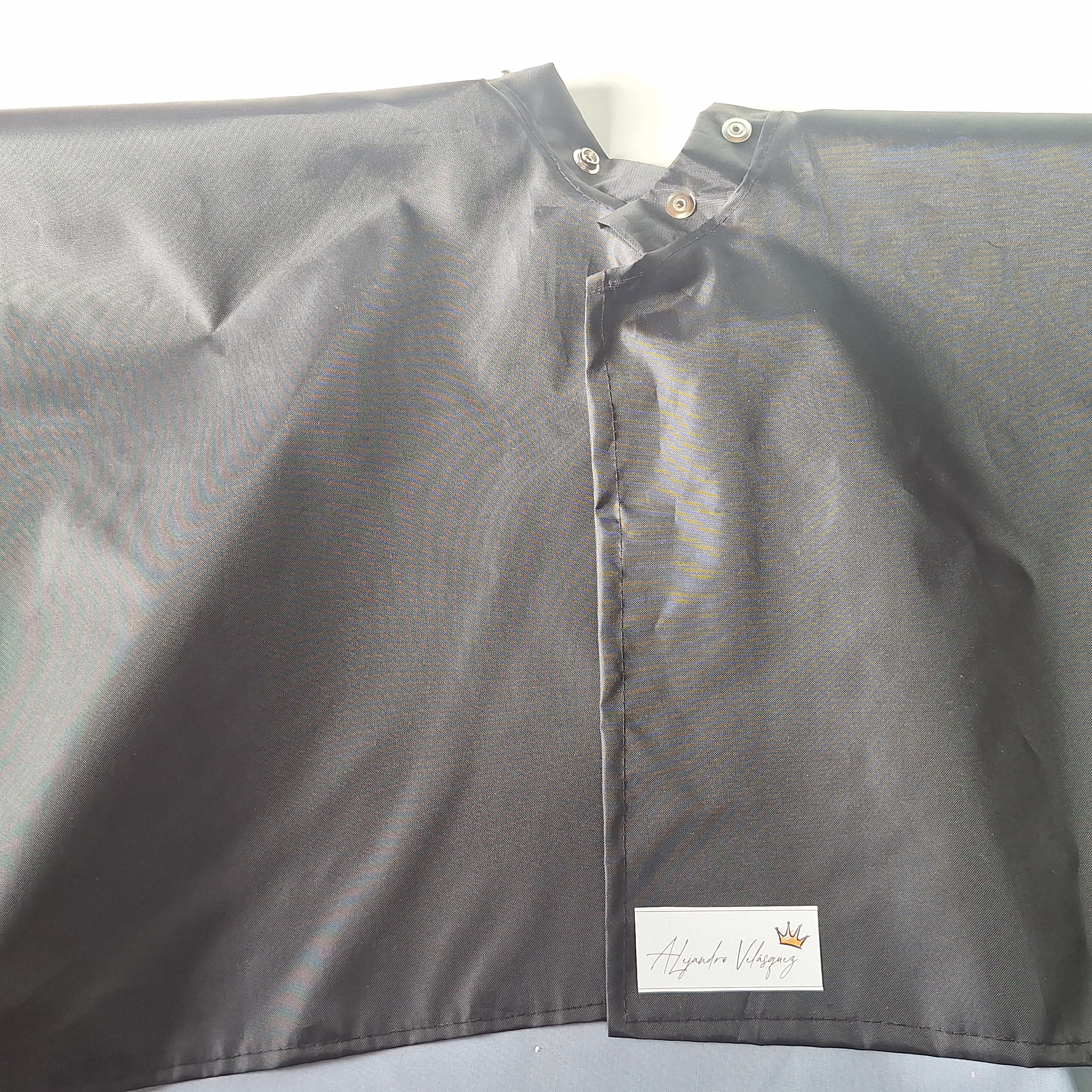 Capas de peluquería antifluidos-Negra 4