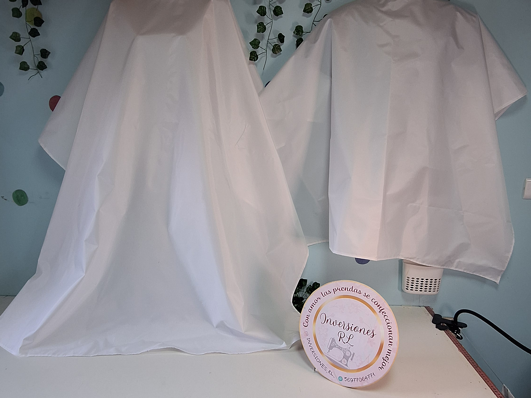 Capas de peluquería antifluidos-Blanco 7