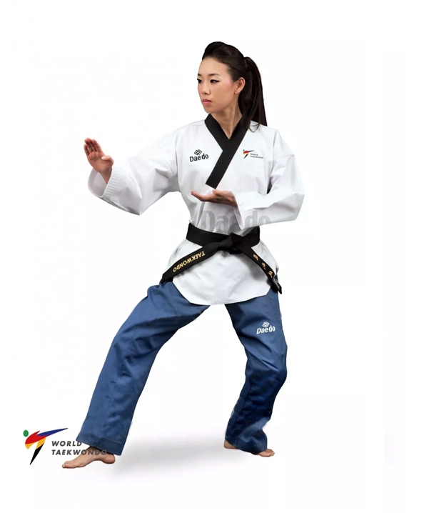 Dobok Poomsae “DAN” femenino Daedo