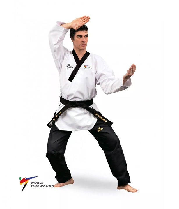 Dobok Poomsae “DAN” masculino Daedo