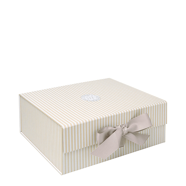 Caixa de presente . Tamanho médio . 23,5 x 20,5 cm . Mathilde M