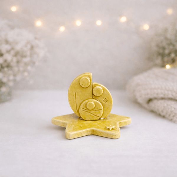 Mini Presépio Estilizado Amarelo . Artesanal . Peça de Autor