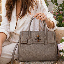 Mala Estruturada Taupe com Detalhe em Bambu