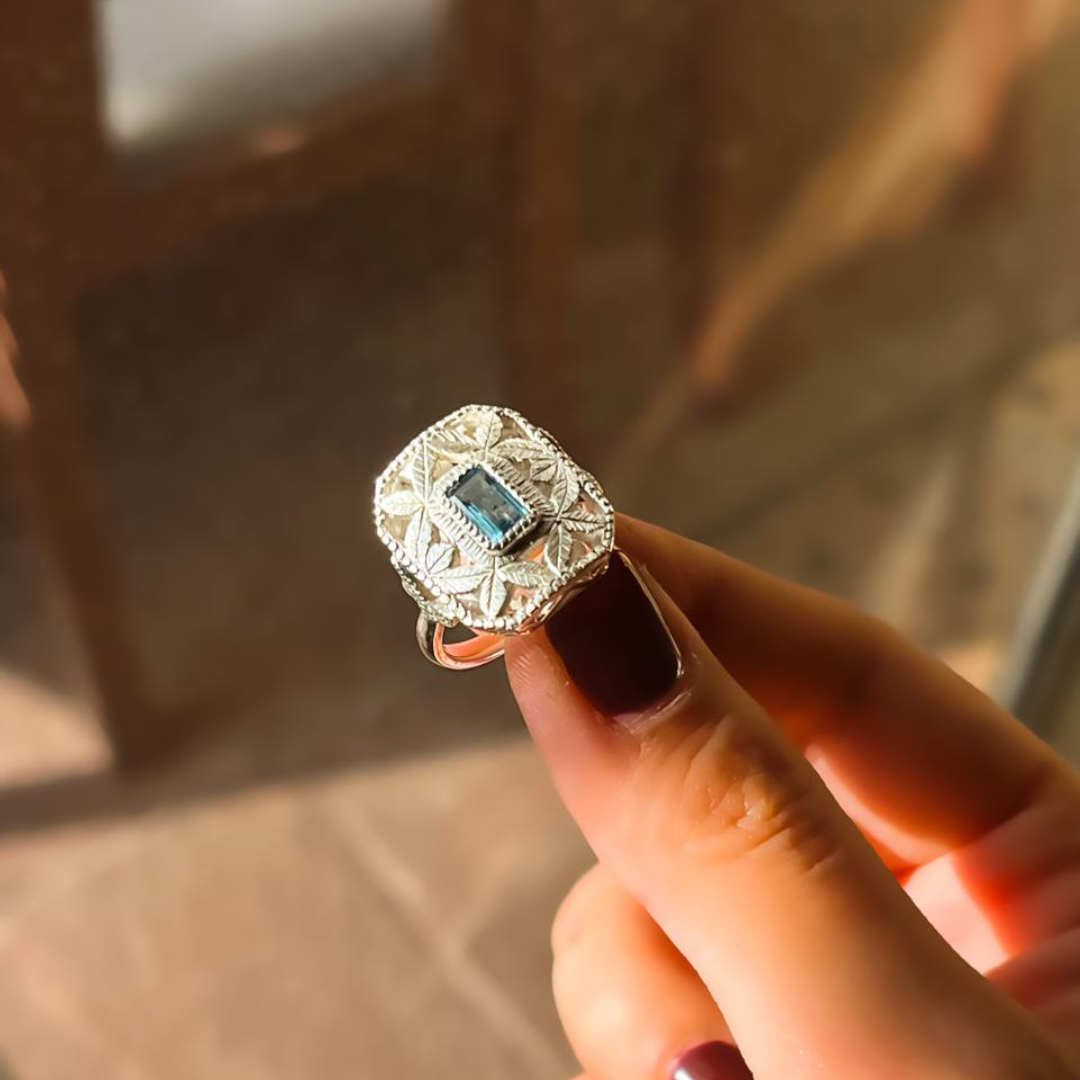 Anillo Hojas y Galería