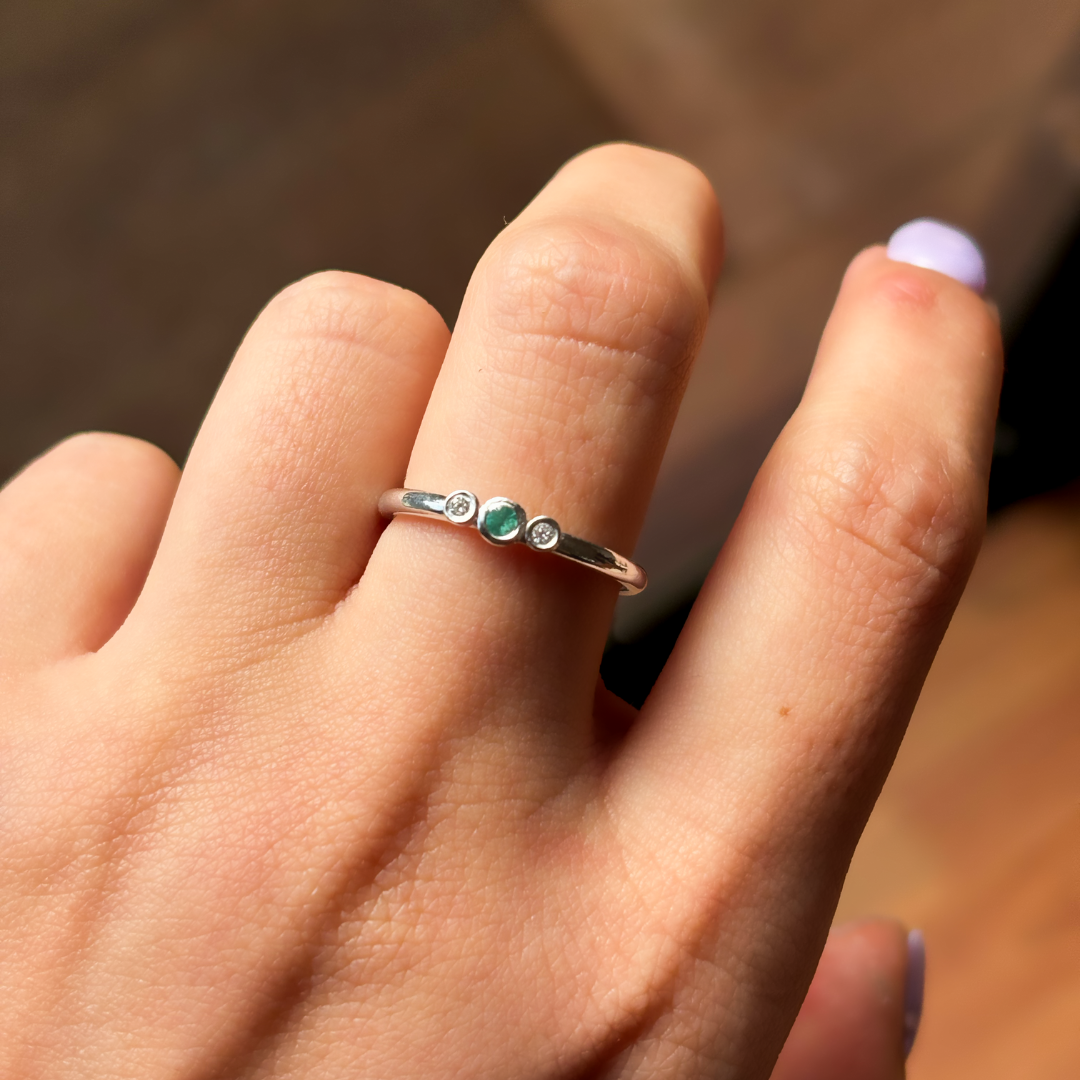 Anillo Tricillo Petit Esmeralda y Diamantes de LAB