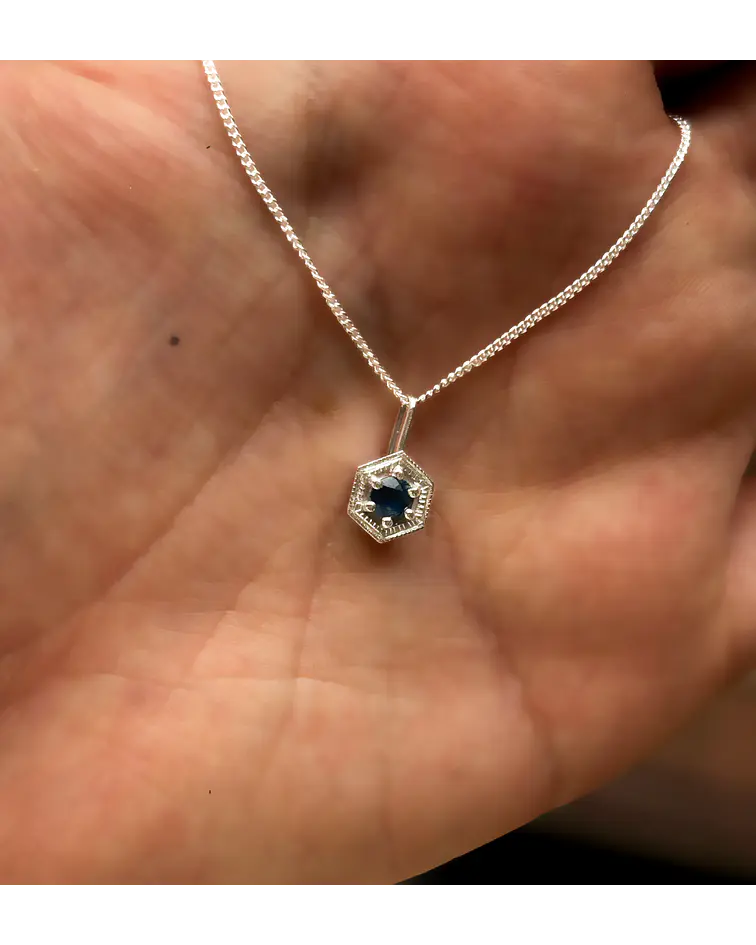 Colgante Hexagonal Zafiro Grabado