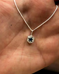 Colgante Hexagonal Zafiro Grabado