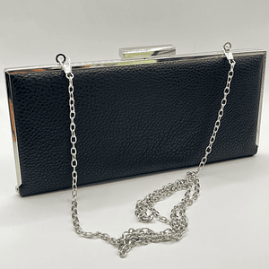 Cartera sobre texturizada negra