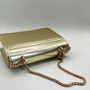 Cartera de fiesta con hebilla brillante dorada