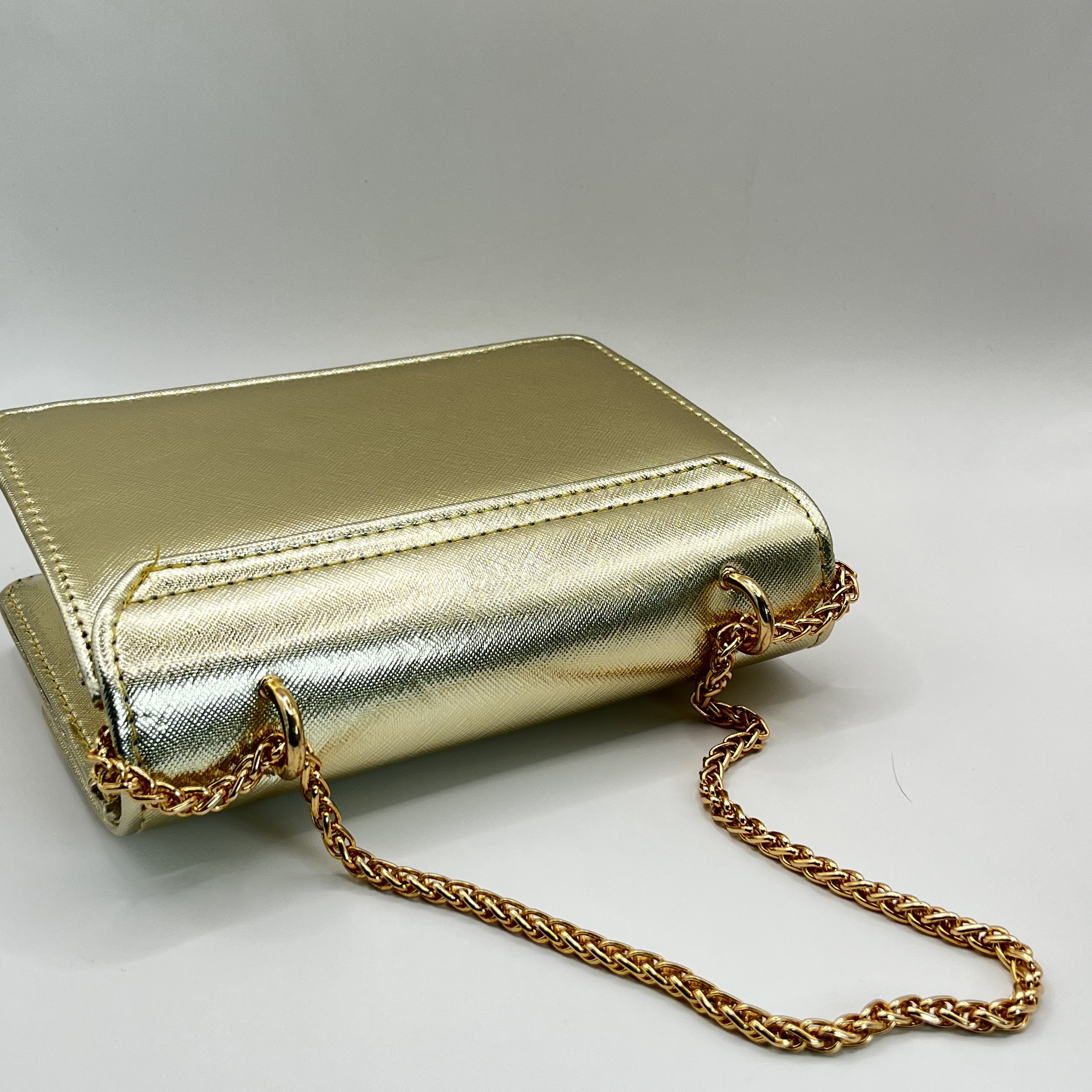 Cartera de fiesta con hebilla brillante dorada 2