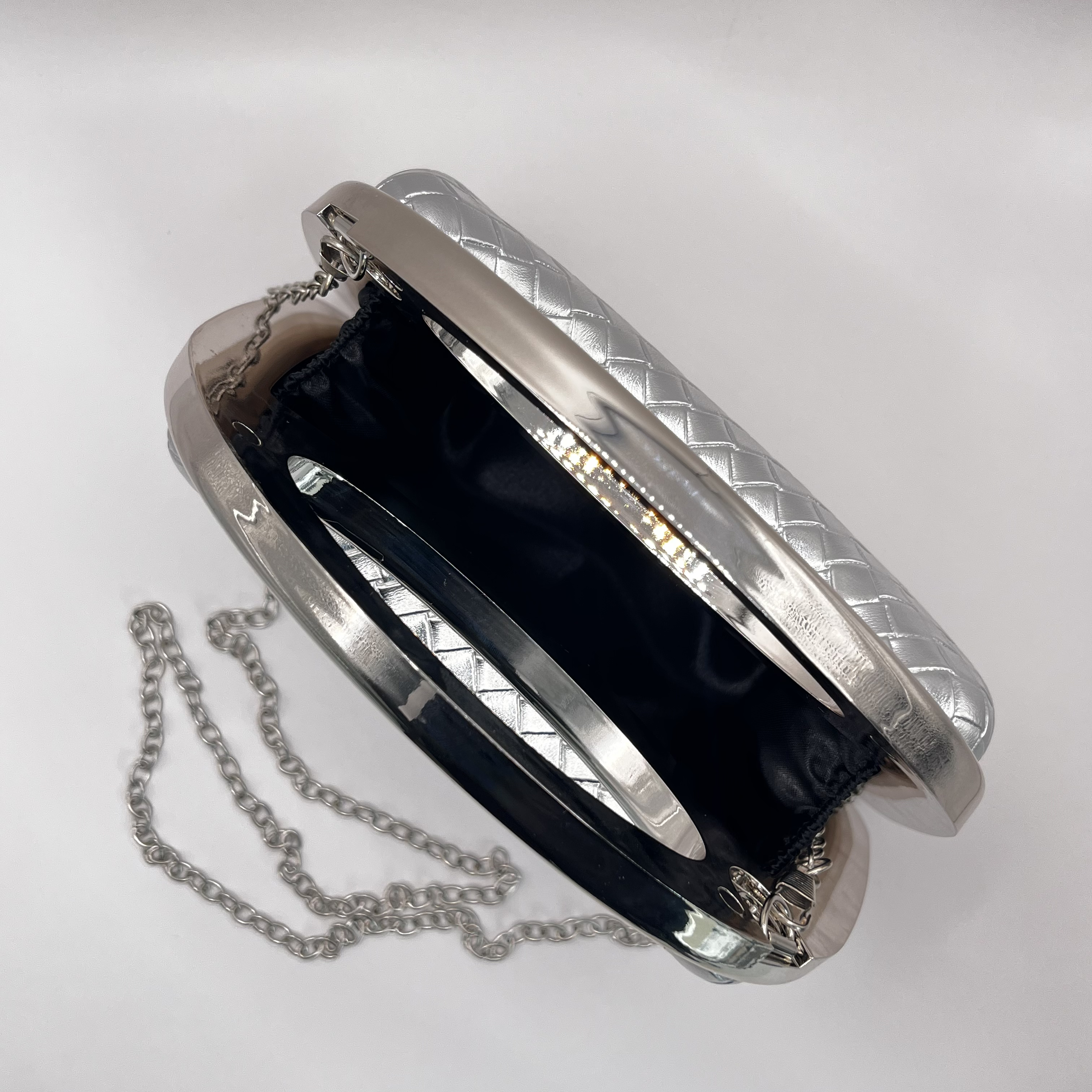 Cartera de fiesta rígida plateada 2