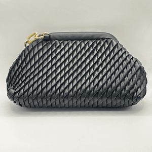 Cartera con cadena negra