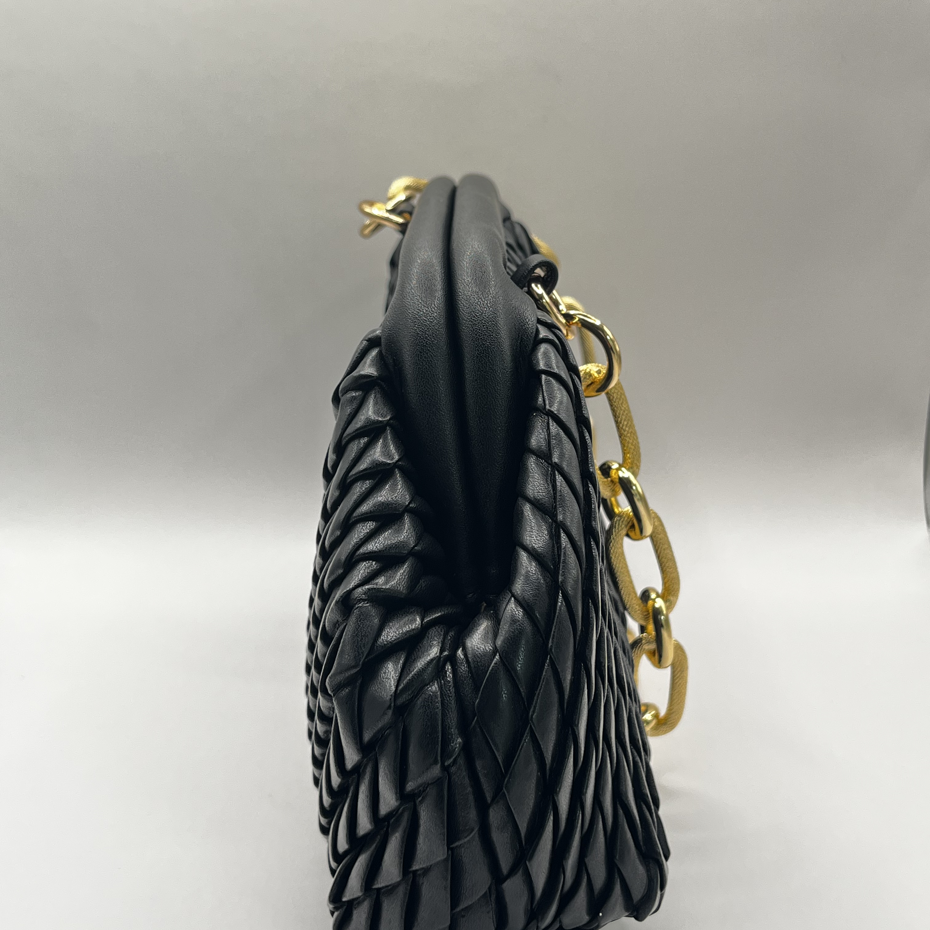 Cartera con cadena negra 3