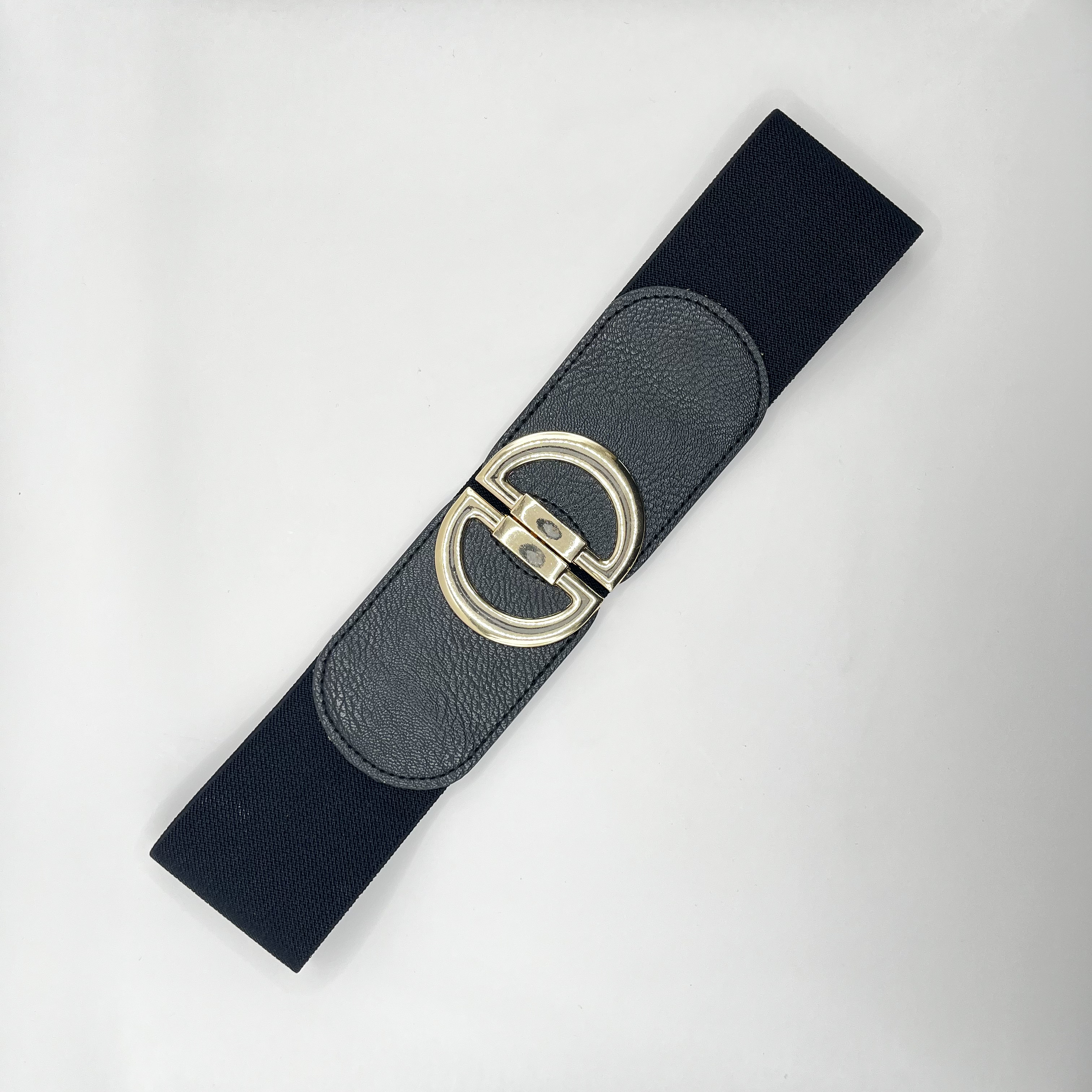 Cinturón elasticado negro con hebilla en D dorada 1